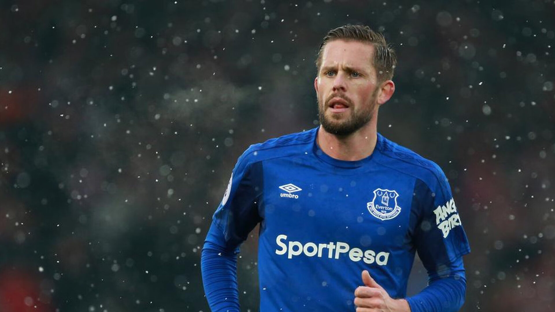 凯莉·麦基翁三冠加身，凯莉·麦吉利斯照片