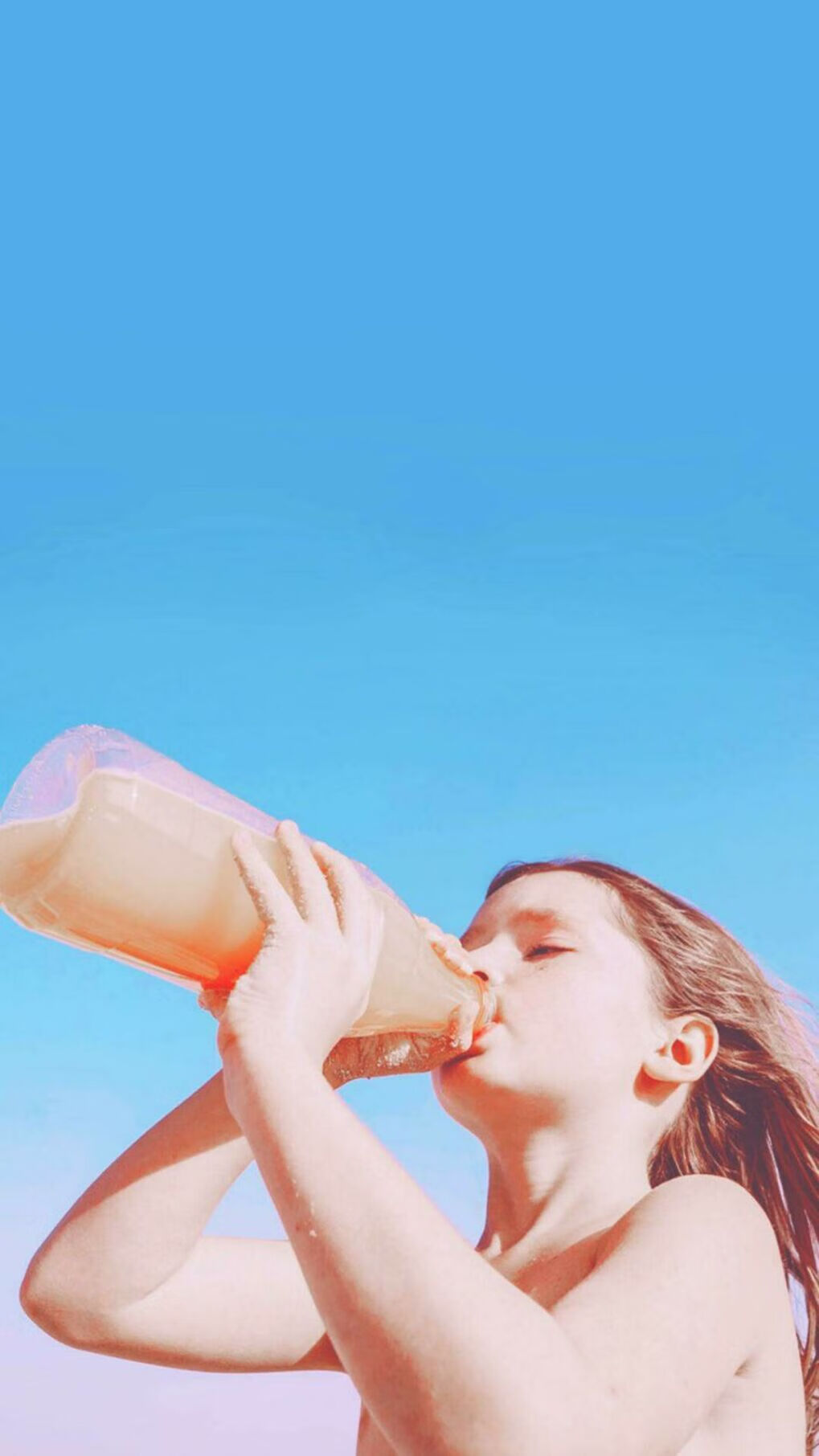 双前腰自由移动打乱对方防线，双前腰双前锋阵型