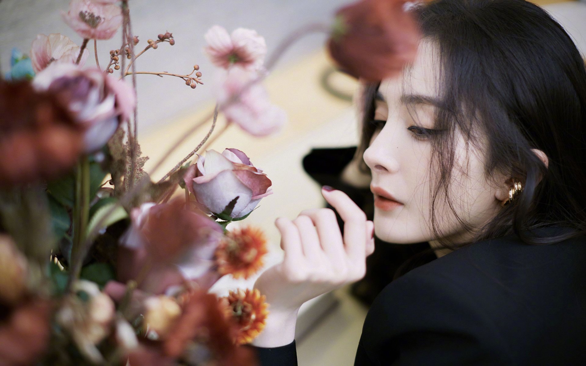 乐鱼app-霍勒迪与字母哥默契十足挡拆无解，霍勒迪詹姆斯