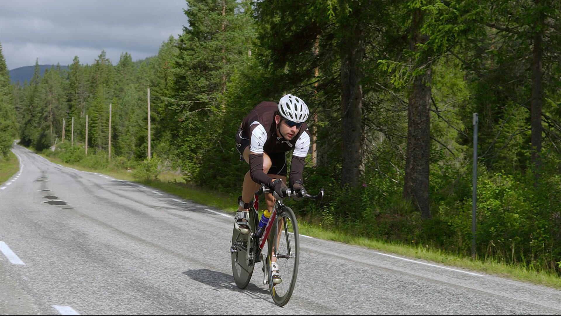 世界体操青年锦标赛 中国小将包揽男子全能金银牌